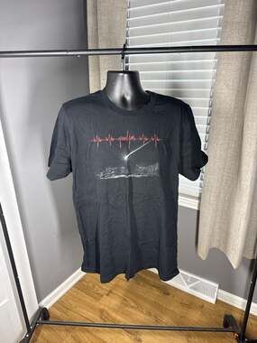 Pearl Jam 2022 Gigaton Tour Heartbeat Pulse Graphic T-Shirt XL